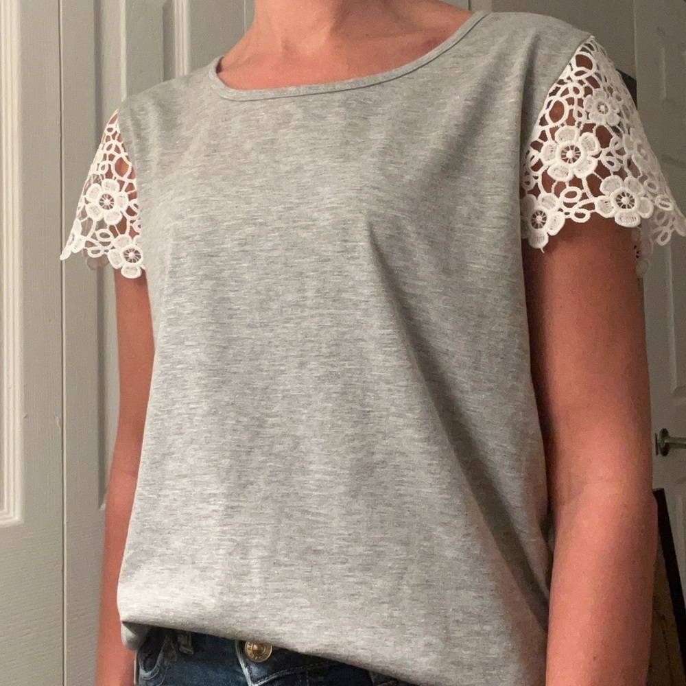 Grey shirt with perfect lace sleeves